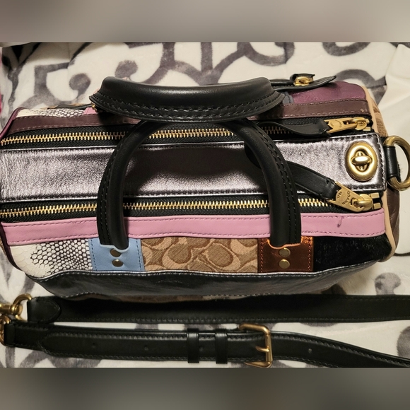 EUC Coach 1941 Shuffle Satchel - Picture 11 of 12